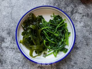 小海带拌菠菜的做法步骤：5