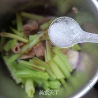 洋葱芹菜拌护心肉的做法步骤：13