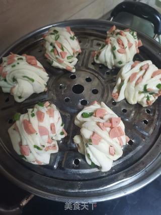 火腿肠花卷的做法步骤：11