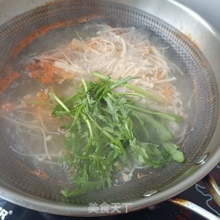 茼蒿菌子拌鲜虾的做法步骤：4