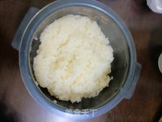香菇鸡肉炒糯米饭的做法步骤：2