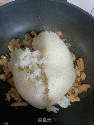 香菇鸡肉炒糯米饭的做法步骤：8