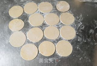 元宝饺子的做法步骤：11