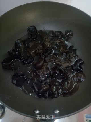 麻辣拌木耳的做法步骤：2