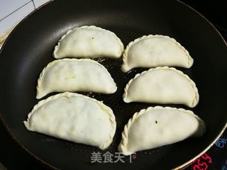 烫面青菜鸡蛋盒子的做法步骤：12