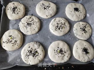 一次一个不够的梅干菜烧饼的做法步骤：14