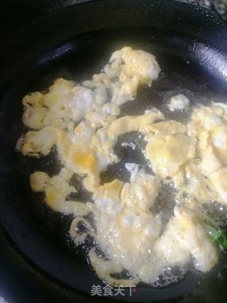 青菜蛋炒饭的做法步骤：1