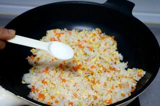 什锦蛋炒饭的做法步骤：6