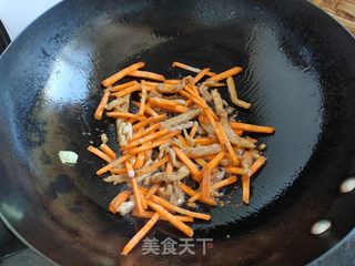 胡萝卜包菜肉丝炒年糕的做法步骤：5