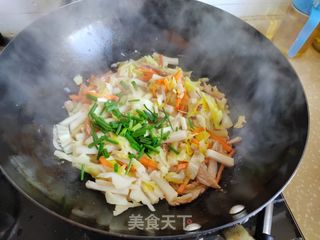 胡萝卜包菜肉丝炒年糕的做法步骤：8