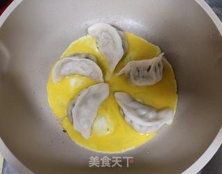 蔬菜鸡蛋煎饺的做法步骤：3