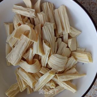 腐竹炒韭菜的做法步骤：3