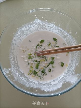 不用揉面的鸡蛋葱花饼的做法步骤：4