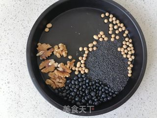 二黑核桃豆浆的做法步骤：1