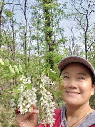 槐花馅饺子的做法步骤：1