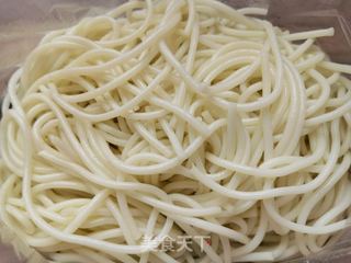 煎蛋什香菜汤米粉的做法步骤：1