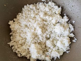 鸡蛋香葱炒饭的做法步骤：6
