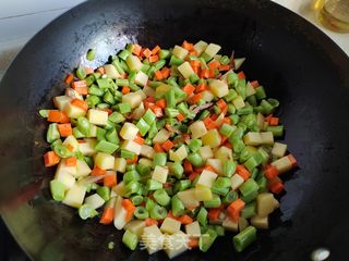 粽香乌米饭的做法步骤：7