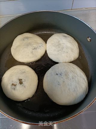 马齿苋干猪肉馅饼的做法步骤：7