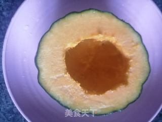 贝贝南瓜蒸蛋的做法步骤：2