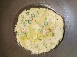 小米椒香葱豆渣煎饼的做法步骤：7