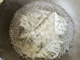 煎蛋烩粉皮的做法步骤：1