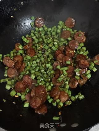 四季豆腊肠焖饭的做法步骤：4