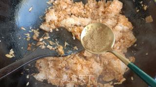 辣白菜鱿鱼炒饭的做法步骤：7