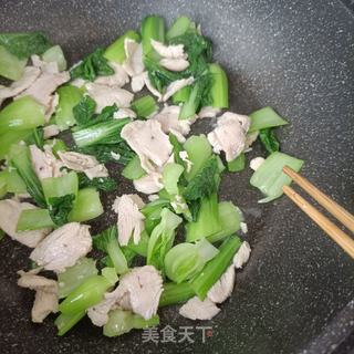 油菜炒鸡胸肉的做法步骤：11