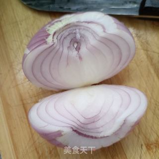 洋葱炒鸡胸肉的做法步骤：1
