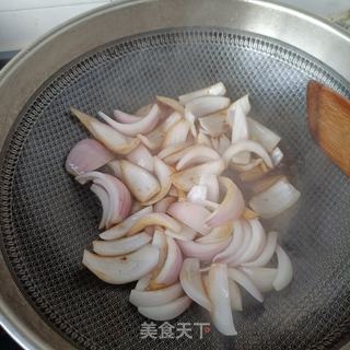 洋葱炒鸡胸肉的做法步骤：11