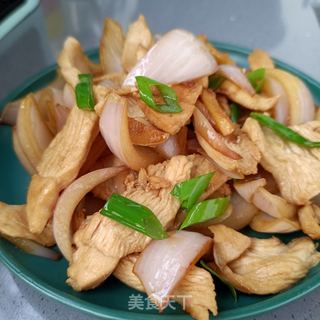 洋葱炒鸡胸肉的做法步骤：15