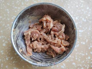 秋葵炒肉片的做法步骤：1