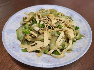 丝瓜炒豆腐皮的做法步骤：5