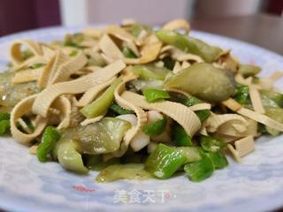 丝瓜炒豆腐皮的做法步骤：6