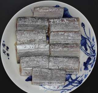萝卜丝烧带鱼的做法步骤：2