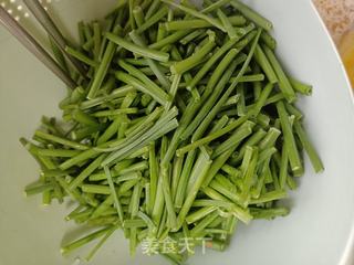 鸡蛋炒韭苔的做法步骤：2