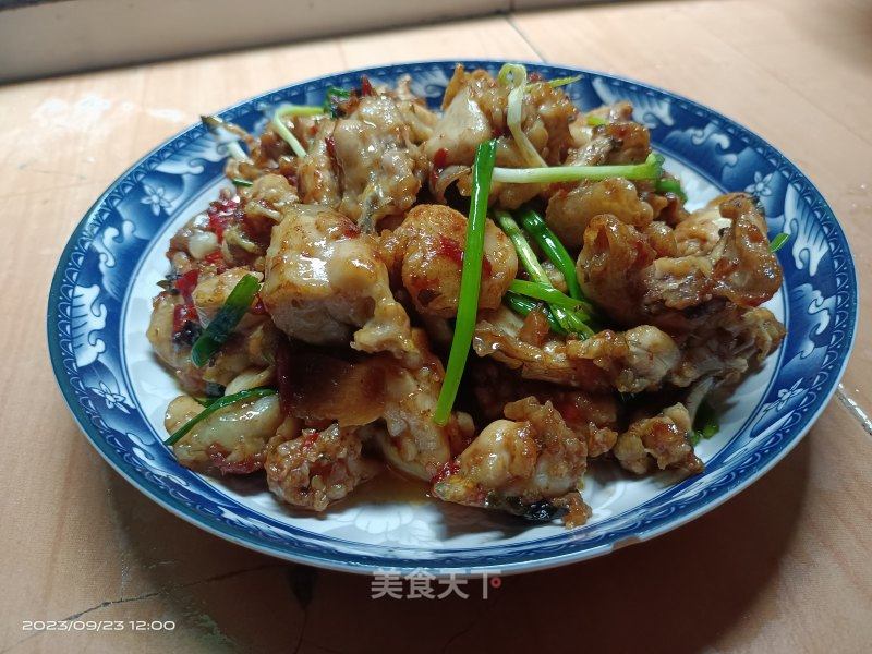 干锅紫苏牛蛙的做法