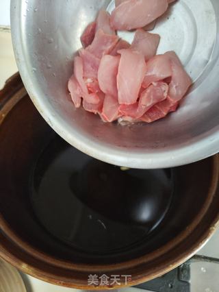 鱼腥草马蹄肉片汤的做法步骤：4