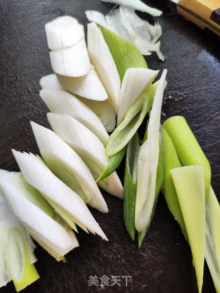 大葱炒虾仁的做法步骤：2