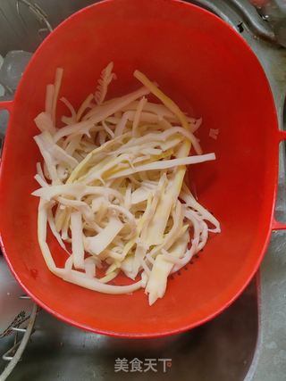 鸡块烧笋丝的做法步骤：2