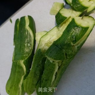 卤肉拍黄瓜的做法步骤：1