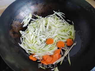 鸡蛋肉片汤米粉的做法步骤：4