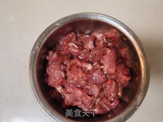 豆干牛肉煲的做法步骤：2