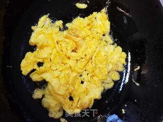 脆爽入味豆芽炒鸡蛋的做法步骤：3