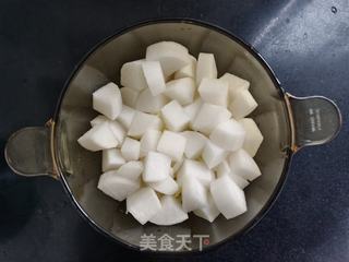 鳕鱼萝卜白菜暖锅的做法步骤：3