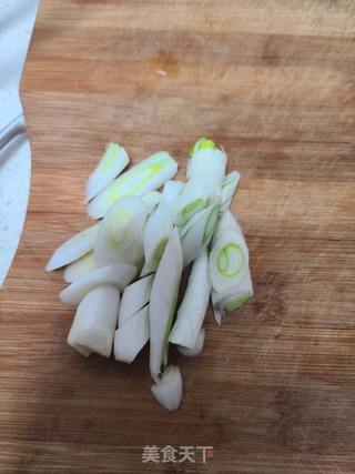 菠菜炒干豆皮豆筋（人造肉）的做法步骤：5
