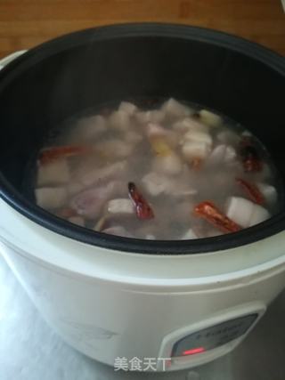 红烧肉炒包菜的做法步骤：2