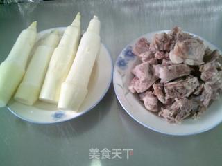 茭白烧肉骨的做法步骤：1