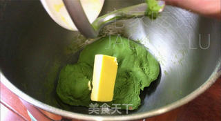 抹茶麻薯爆浆面包，浓郁抹茶与Q弹麻薯的绝妙碰撞，尽在爆浆面包。的做法步骤：5
